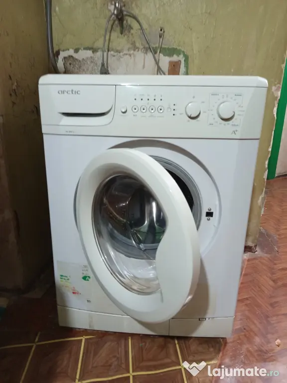 Frigider și mașina de spălat Arctic