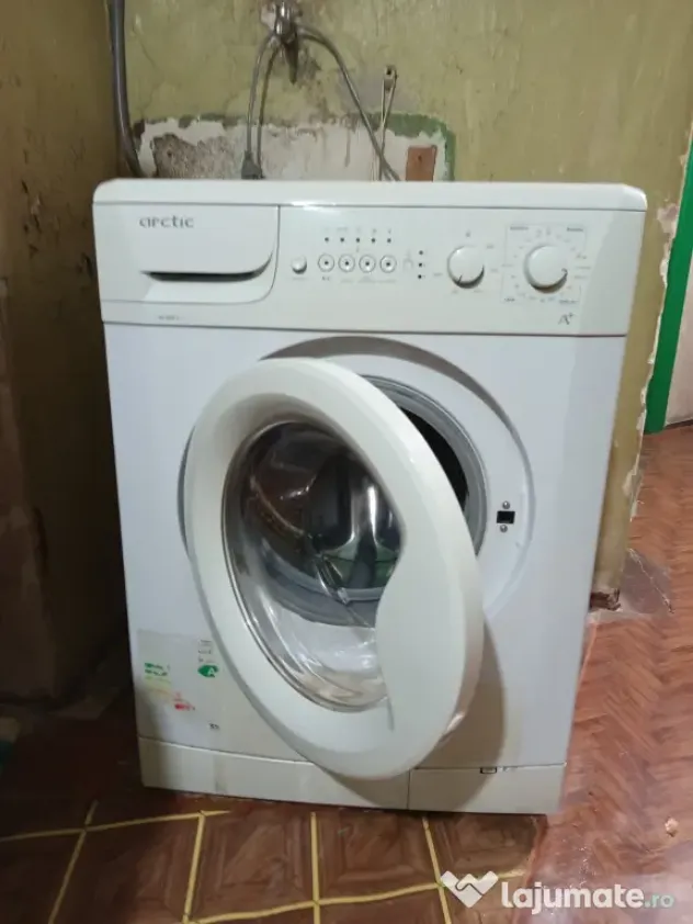 Frigider și mașina de spălat Arctic