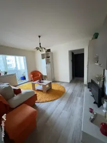 Vând apartament 3 camere spațios de 75 mp, semidecomandat. Central