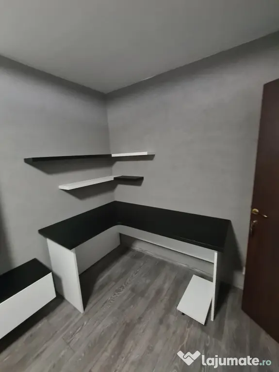 Vând apartament 3 camere spațios de 75 mp, semidecomandat. Central