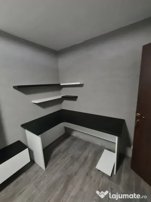 Vând apartament 3 camere spațios de 75 mp, semidecomandat. Central