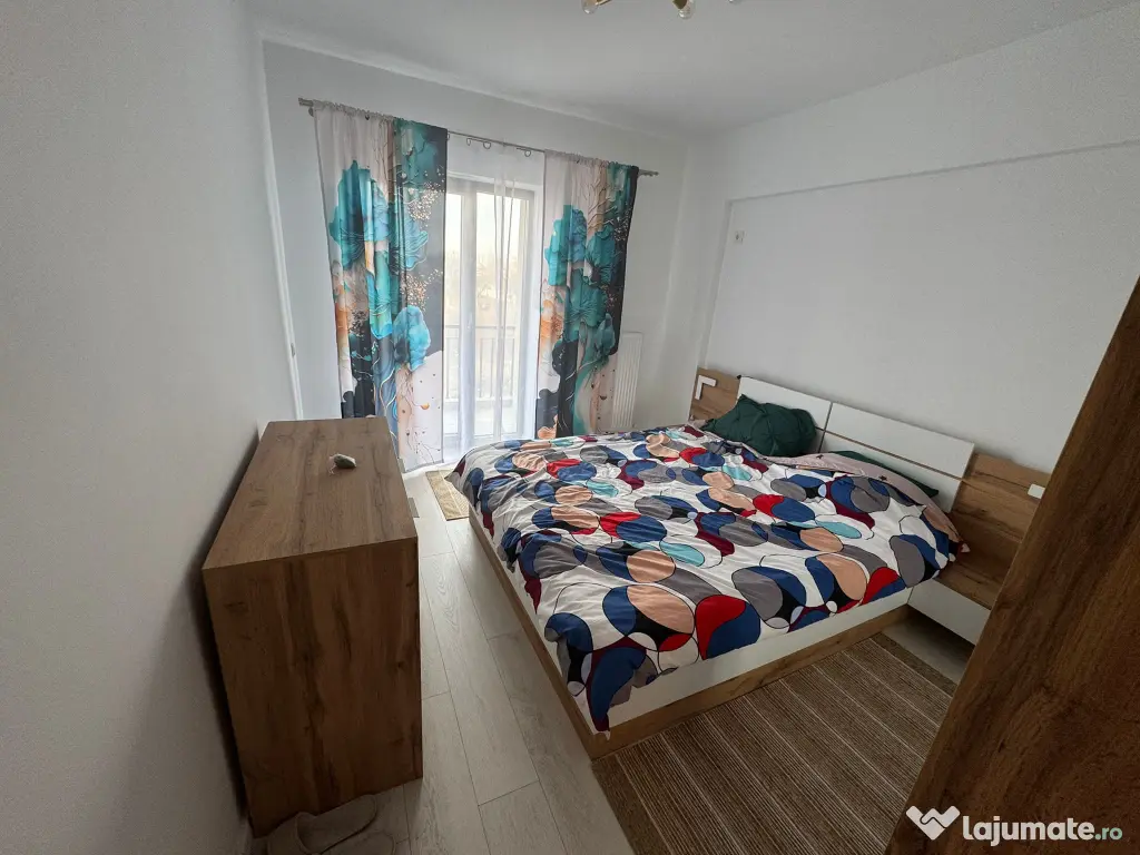Vand apartament 3 camere complet mobilat si utilat Central