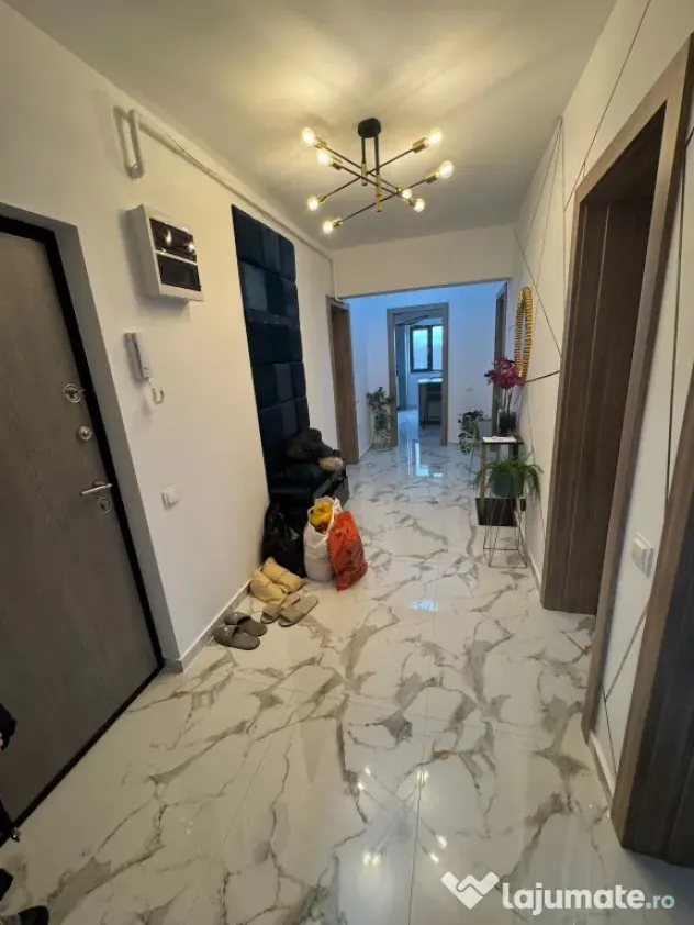 Vand apartament 3 camere complet mobilat si utilat Central