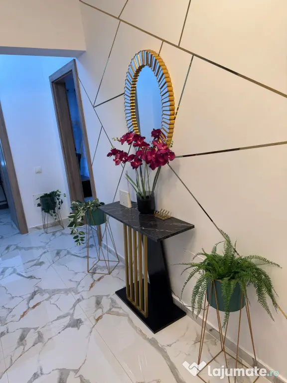 Vand apartament 3 camere complet mobilat si utilat Central