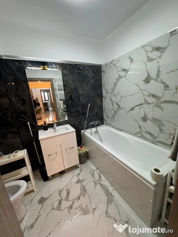 Vand apartament 3 camere complet mobilat si utilat Central