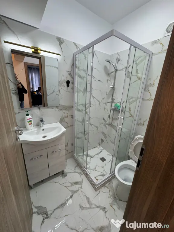 Vand apartament 3 camere complet mobilat si utilat Central