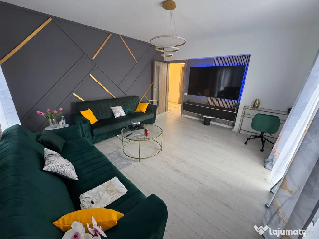 Vand apartament 3 camere complet mobilat si utilat Central