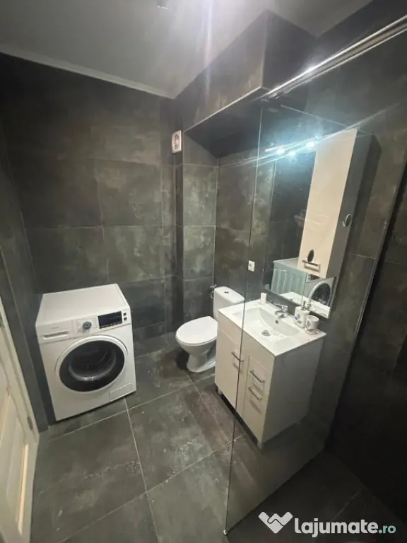 Vand apartament 3 camere 65mp+balcon 8 mp zona Avram Iancu , - Floresti (Cluj)