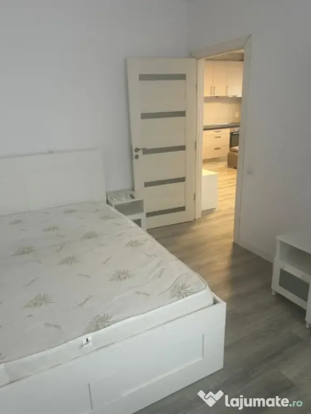 Vand apartament 3 camere 65mp+balcon 8 mp zona Avram Iancu , - Floresti (Cluj)