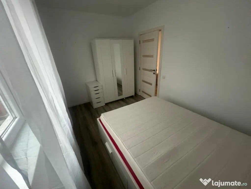 Vand apartament 3 camere 65mp+balcon 8 mp zona Avram Iancu , - Floresti (Cluj)