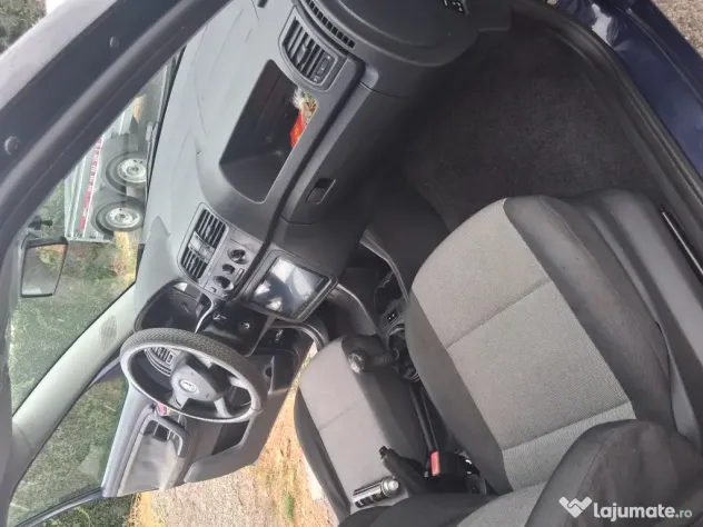 Vând skoda fabia 2. 1,2 benzina 2012.