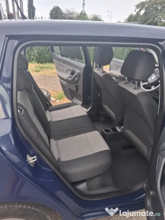 Vând skoda fabia 2. 1,2 benzina 2012.