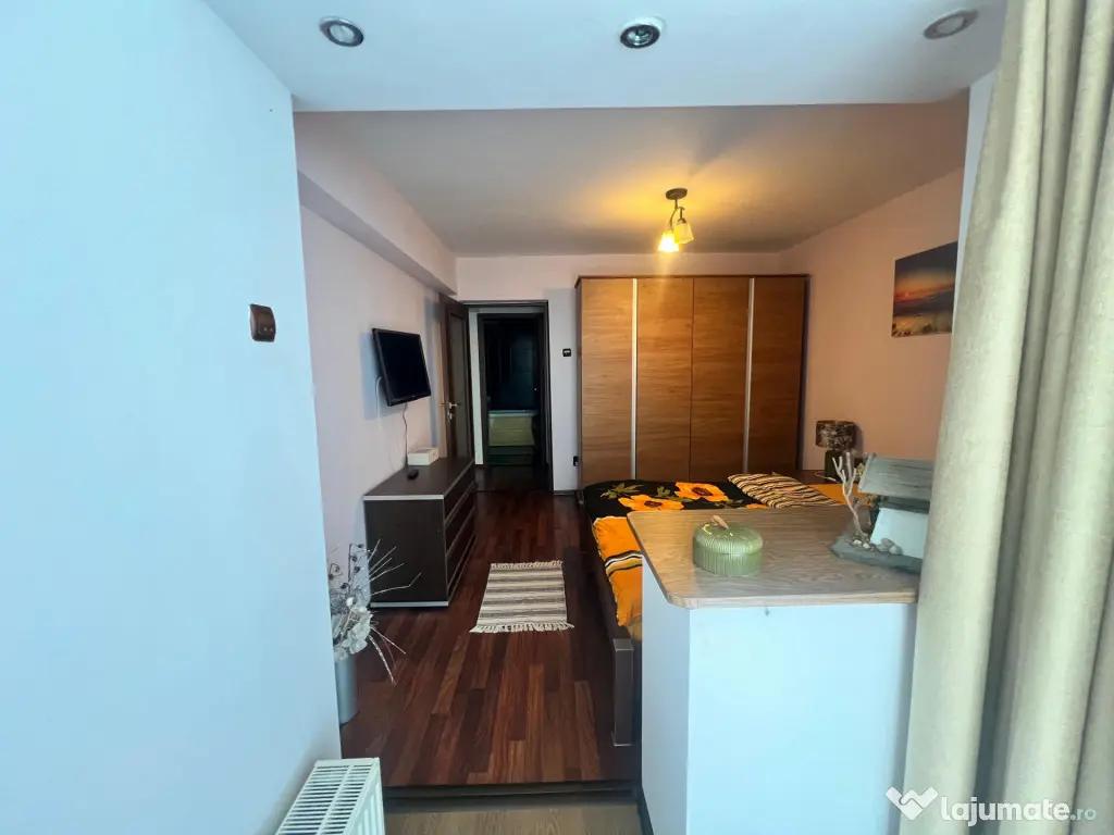 Faleza Nord apartament 3 camere loc parcare termen lung - Constanta (Constanta)