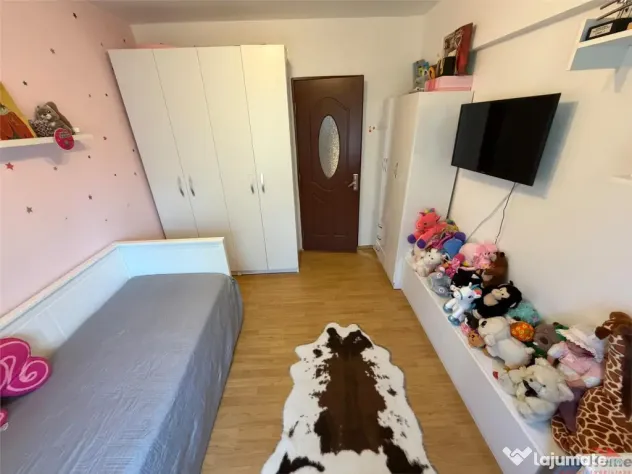 Apartament 3 camere, renovat, Supeco , etaj 4 cu acoperis - Focsani (Vrancea)