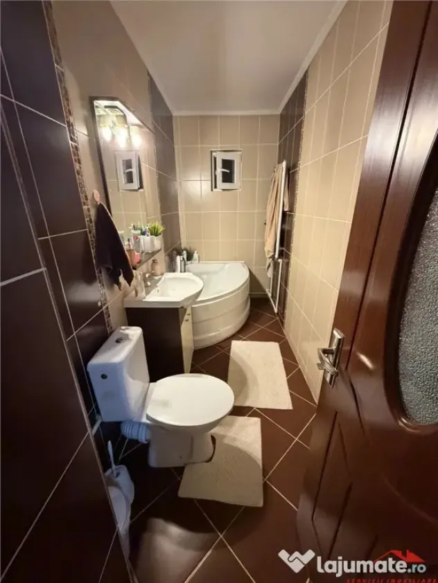Apartament 3 camere, renovat, Supeco , etaj 4 cu acoperis - Focsani (Vrancea)