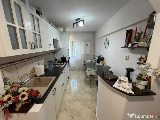 Apartament 3 camere, renovat, Supeco , etaj 4 cu acoperis - Focsani (Vrancea)