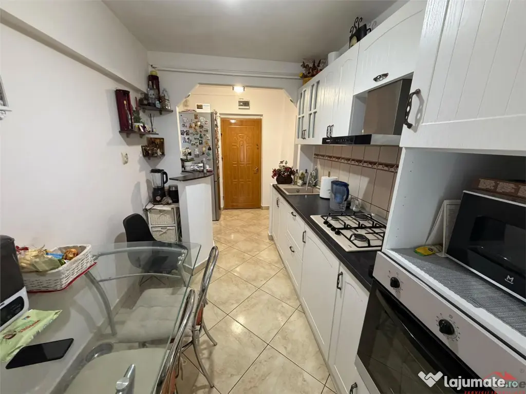 Apartament 3 camere, renovat, Supeco , etaj 4 cu acoperis - Focsani (Vrancea)