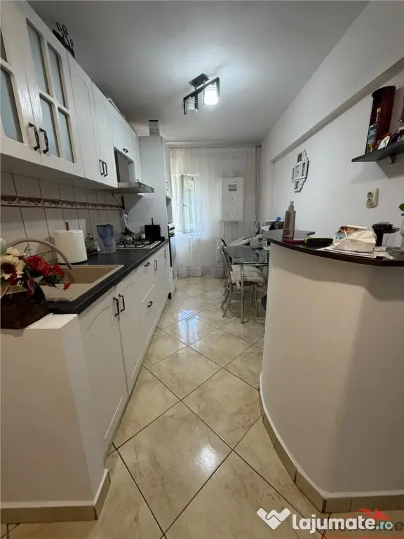 Apartament 3 camere, renovat, Supeco , etaj 4 cu acoperis - Focsani (Vrancea)