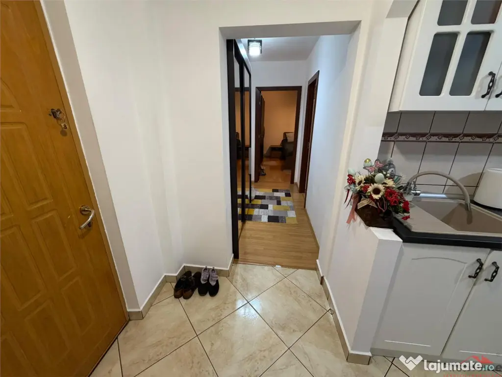 Apartament 3 camere, renovat, Supeco , etaj 4 cu acoperis - Focsani (Vrancea)
