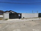 Teren intravilan cu construcție nouă și utilități – B