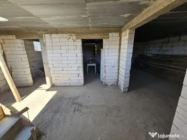 Teren intravilan cu construcție nouă și utilități – B - Craiova (Dolj)