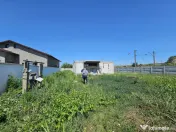 Teren intravilan cu construcție nouă și utilități – B