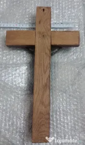 Crucifix din lemn si bronz 39 cm. defect mana dreapta