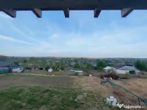 Teren cu casa la rosu 210mp
