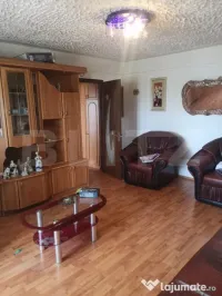 Apartament cu 2 camere, 55 mp, balcon închis și centrală 