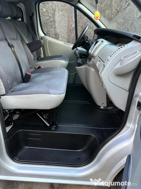 Închiriez Renault trafic 2 cu șofer sau fără