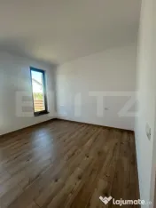 Casa la parter de vanzare 