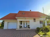 O casă deosebită, cu panoramă spectaculoasă asupra oraș
