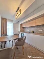 Apartament 3 camere,2 bai+parcare, lux Rasnov 