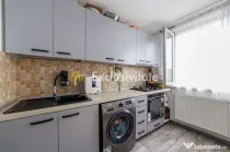 Apartament 3 camere decomandat, 2 balcoane și loc de par...