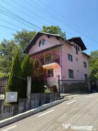 Casa de vanzare cu 4 camere in Comarnic