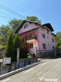 Casa de vanzare cu 4 camere in Comarnic