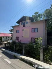 Casa de vanzare cu 4 camere in Comarnic