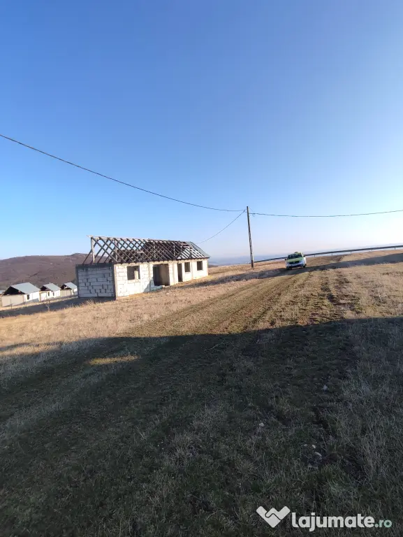 Teren 614mp +construcție Gura vaii