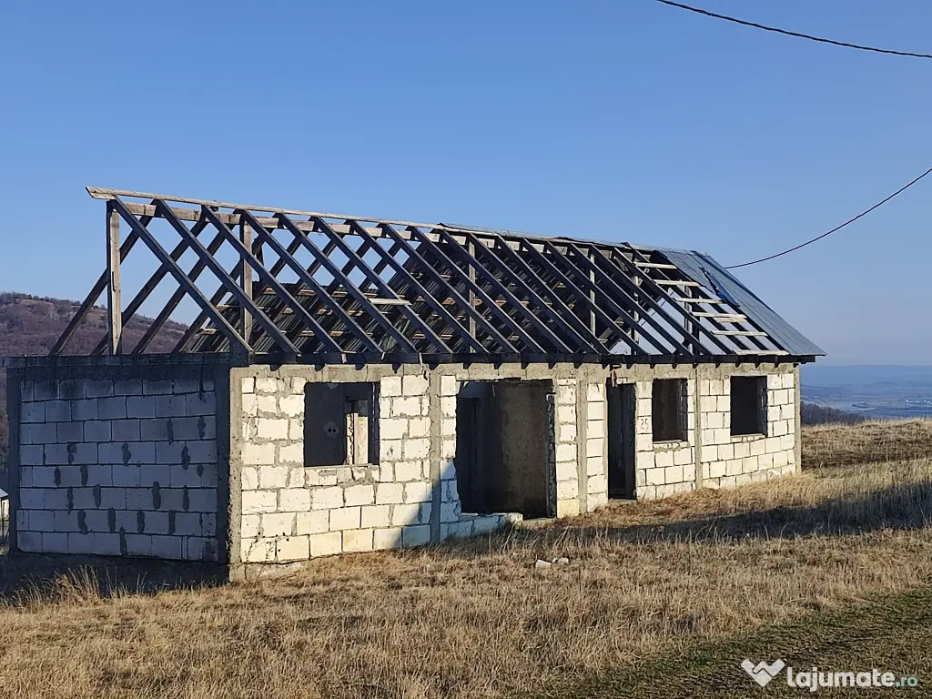 Teren 614mp +construcție Gura vaii