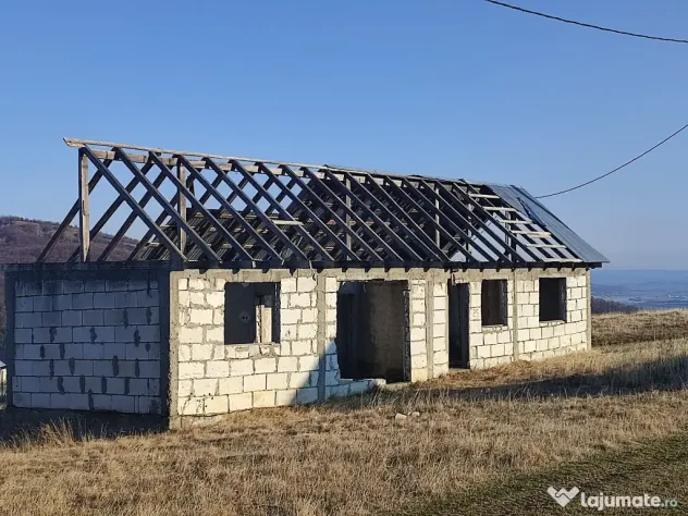 Teren 614mp +construcție Gura vaii