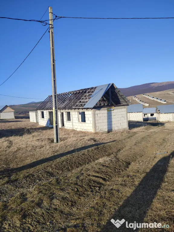 Teren 614mp +construcție Gura vaii