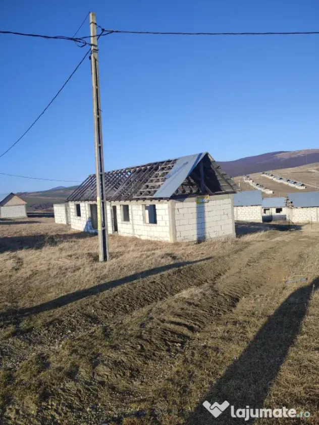 Teren 614mp +construcție Gura vaii