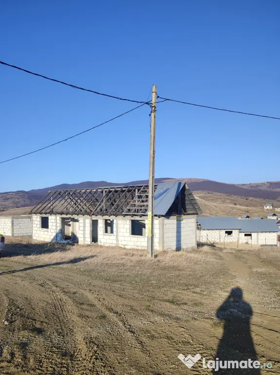 Teren 614mp +construcție Gura vaii