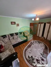 Apartament 3 camere, etaj intermediar 