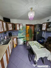Apartament 3 camere, etaj intermediar 