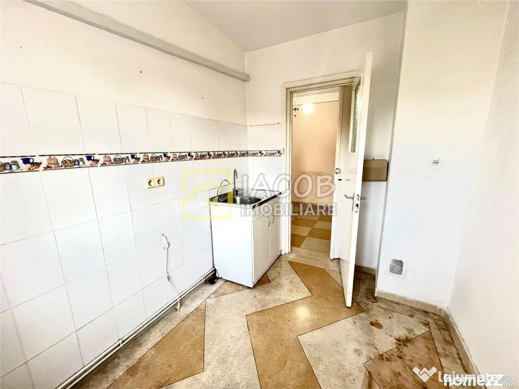 Apartament 2 camere decomandate, etaj 3, zona Energiei, str. - Bacau (Bacau)