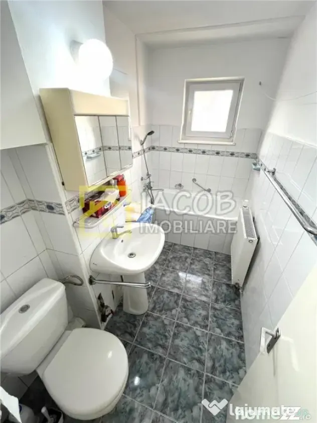 Apartament 2 camere decomandate, etaj 3, zona Energiei, str. - Bacau (Bacau)