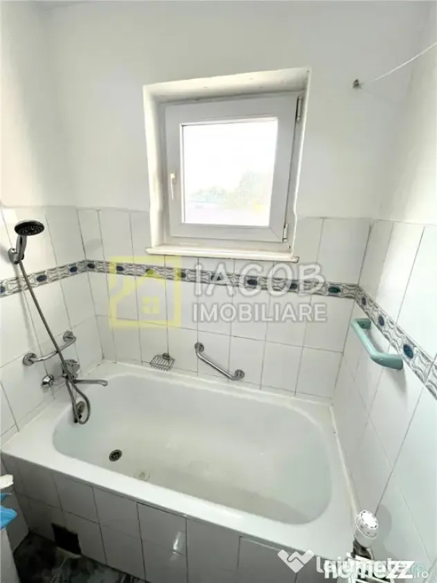 Apartament 2 camere decomandate, etaj 3, zona Energiei, str. - Bacau (Bacau)