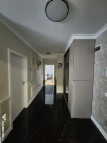 Vând apartament 3 camere central