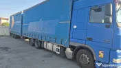 DAF XF105 autocamion cu remorcă tandem gata de muncă
